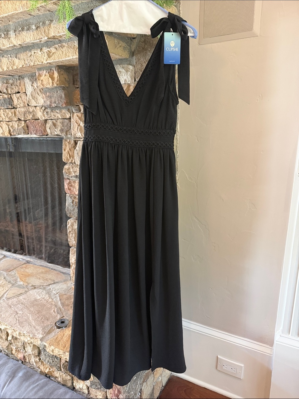 Cupshe Black V-Neck Tie-Shoulder Maxi Dress